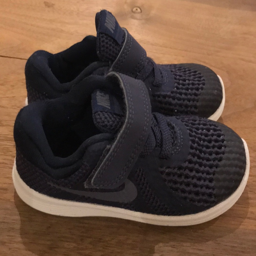 Nike Revolution Sneakers - 5c